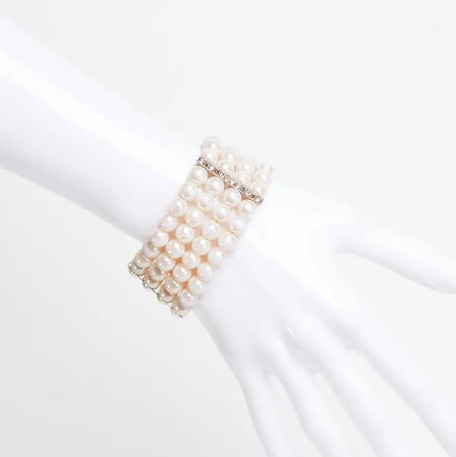 ホワイトパールの4連ブレスレット(ゴム)