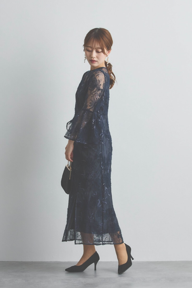 ネイビーのスパンコール刺繍Iラインドレス