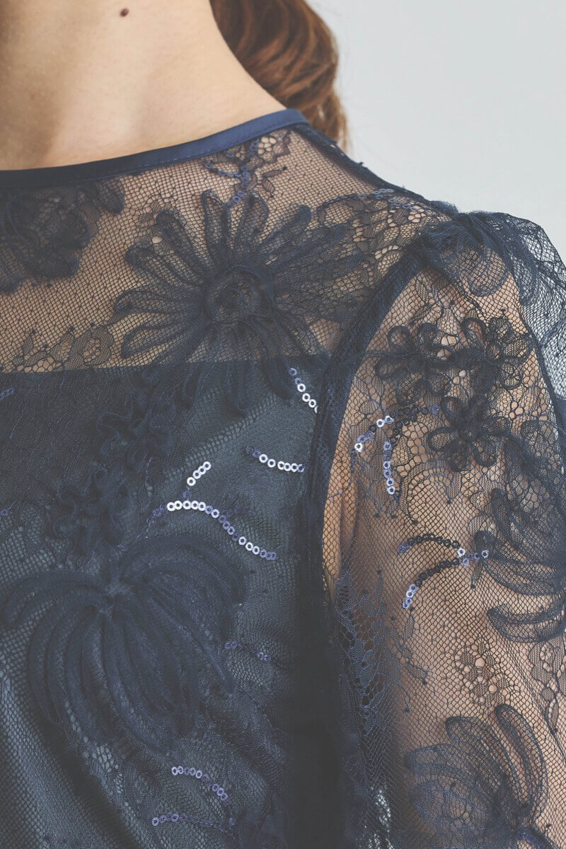 ネイビーのスパンコール刺繍Iラインドレス