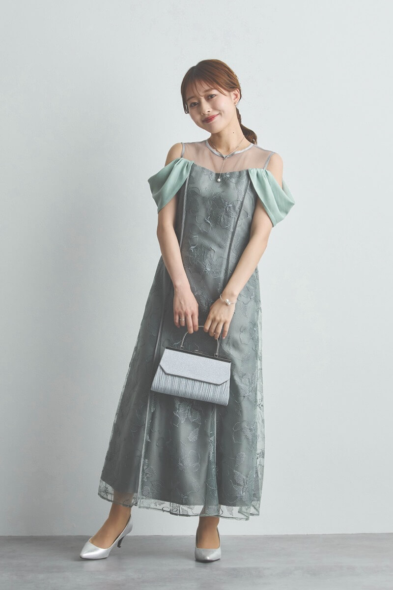 ミントのフラワーエンブロイダリーオフショルドレス