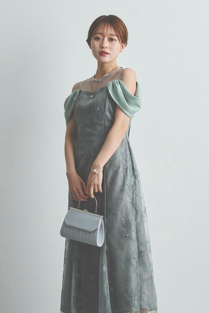 ミントのフラワーエンブロイダリーオフショルドレス