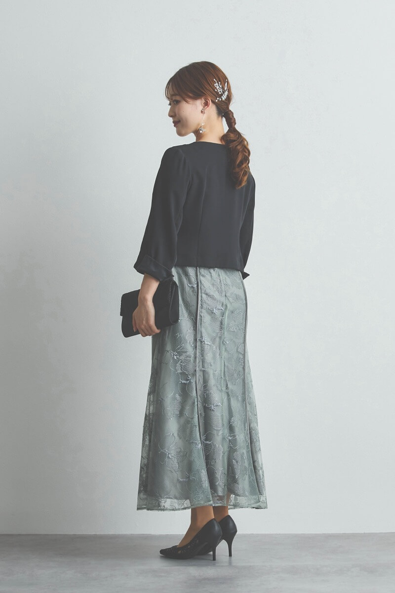 ミントのフラワーエンブロイダリーオフショルドレス