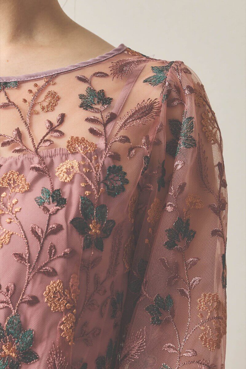 ピンクのフラワーエンブロイダリーオーガンジードレス