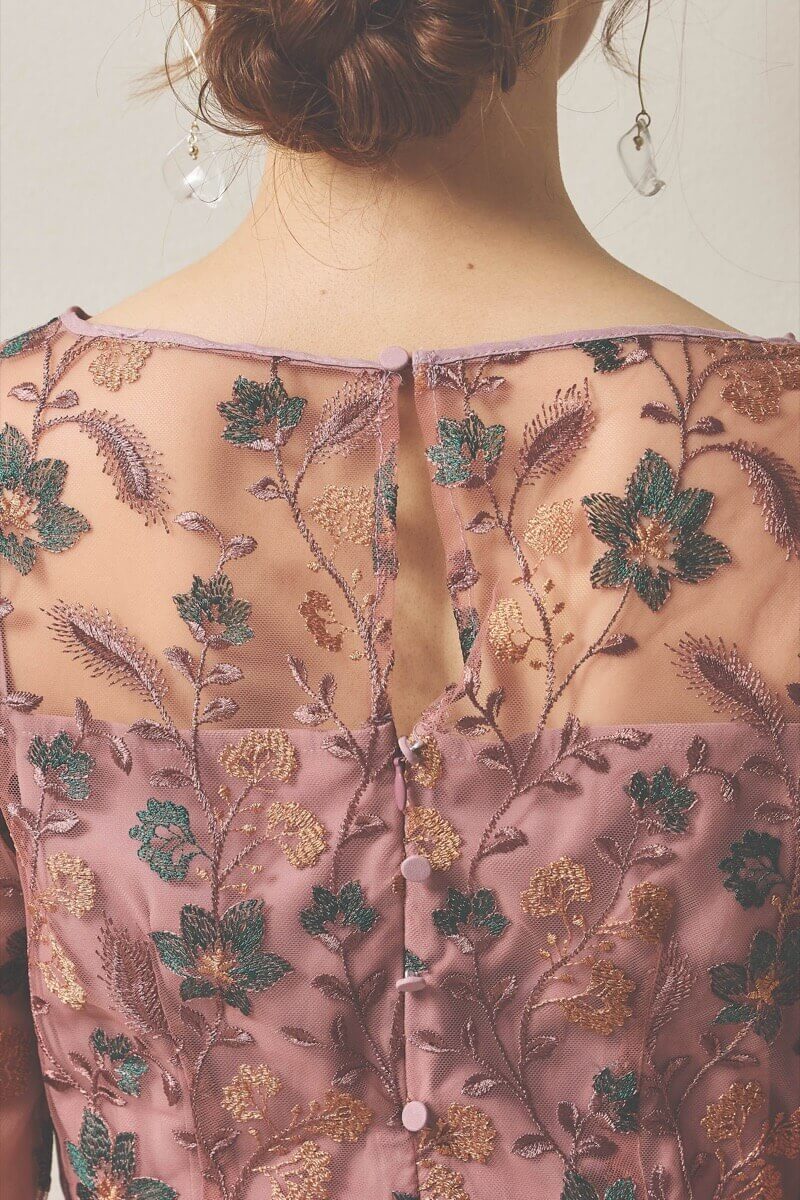 ピンクのフラワーエンブロイダリーオーガンジードレス