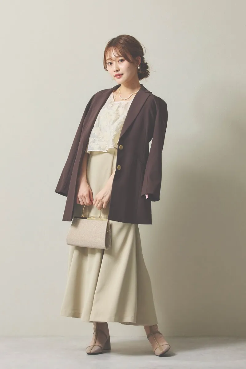 ライトベージュのケープレイヤードベアドレス