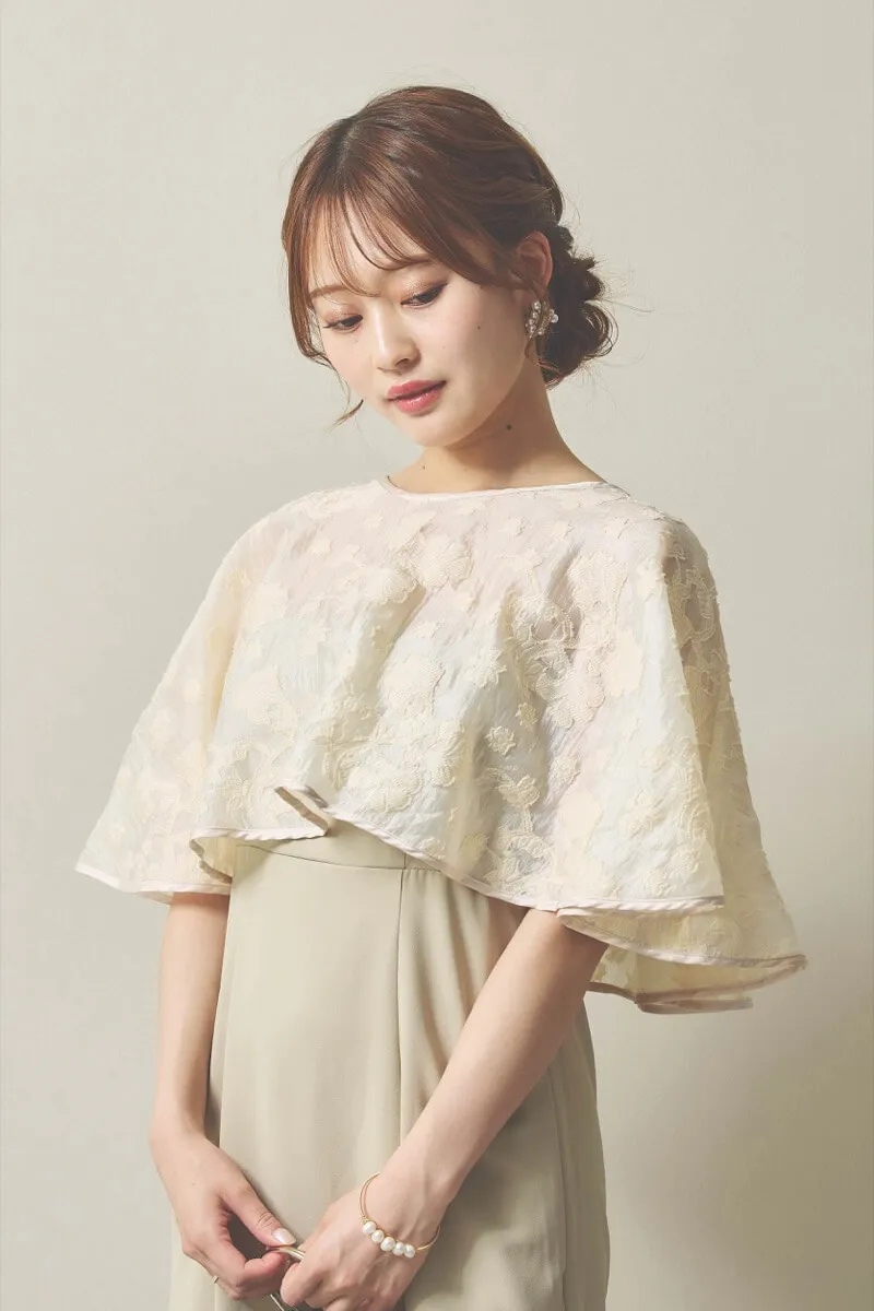 ライトベージュのケープレイヤードベアドレス