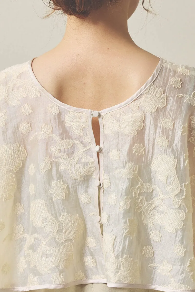 ライトベージュのケープレイヤードベアドレス