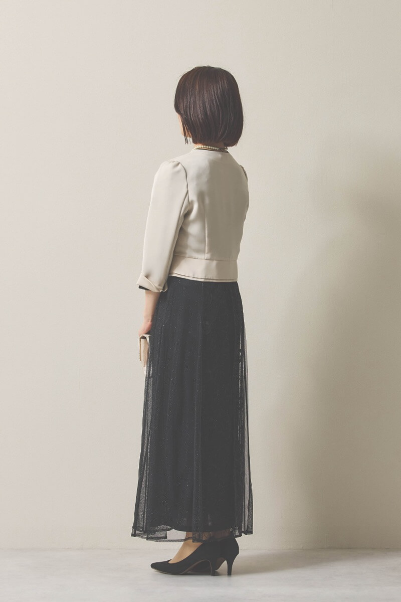 ブラックのシャイニーコードレースドレス