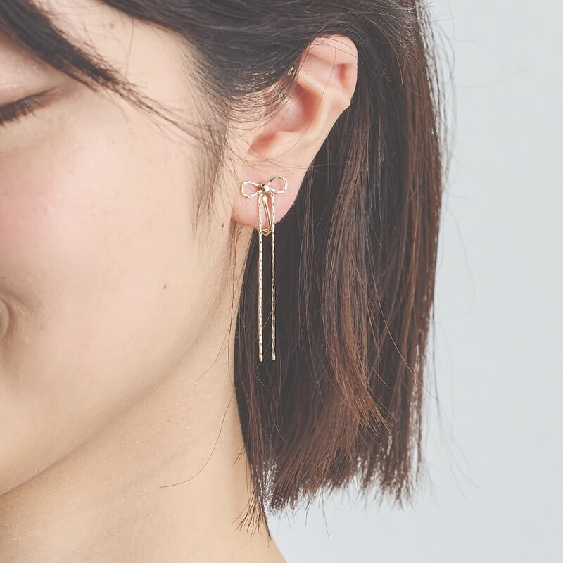 メタルチェーンのリボンイヤリング(ゴールド)