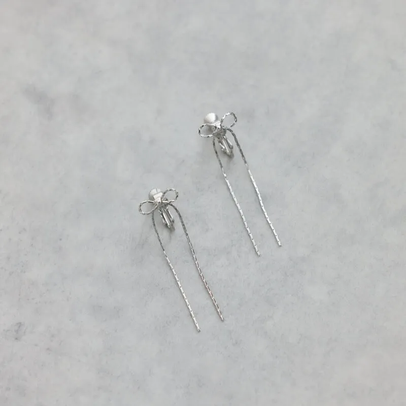 メタルチェーンのリボンイヤリング(シルバー)