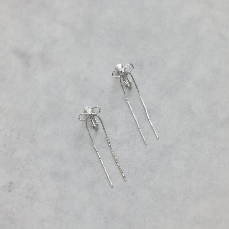 メタルチェーンのリボンイヤリング(シルバー)