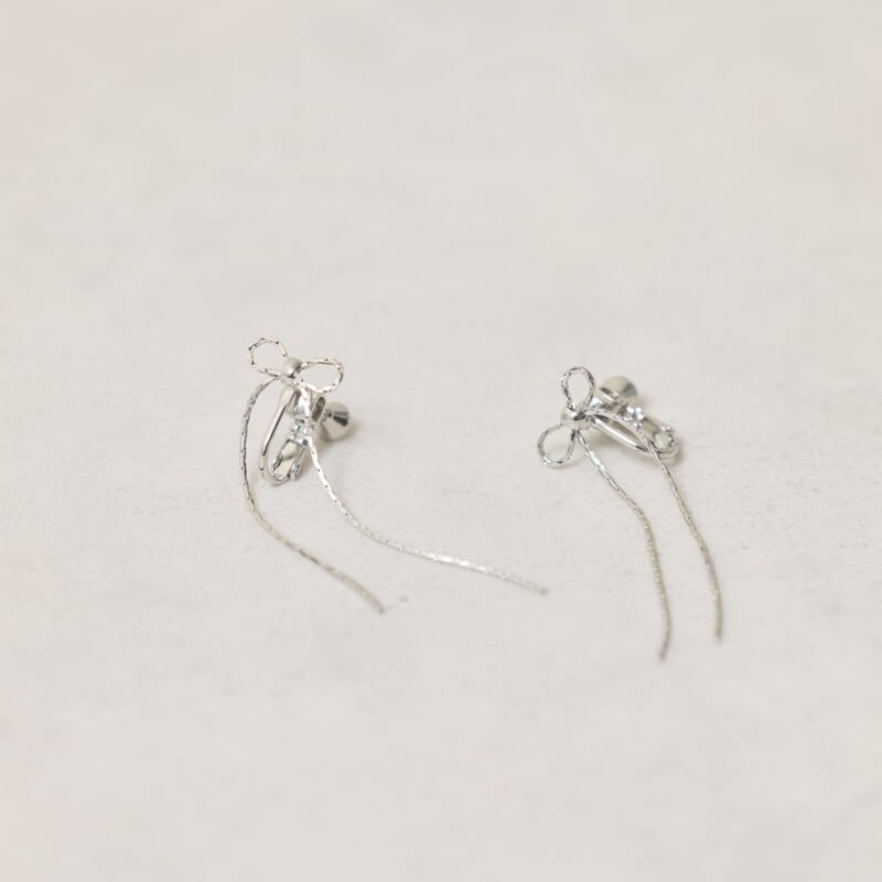 メタルチェーンのリボンイヤリング(シルバー)