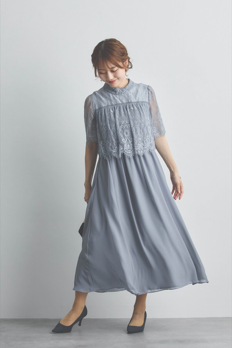 ブルーグレーの授乳口付きハイネックレースドレス