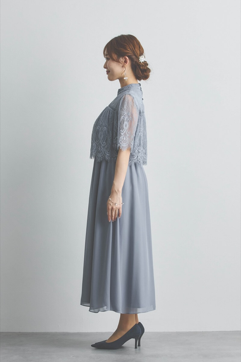 ブルーグレーの授乳口付きハイネックレースドレス