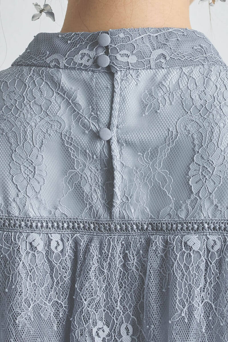 ブルーグレーの授乳口付きハイネックレースドレス