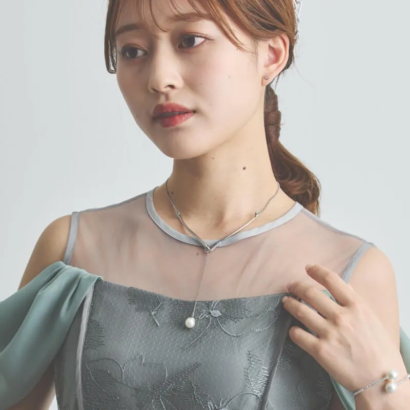 シルバーのYシェイプネックレス