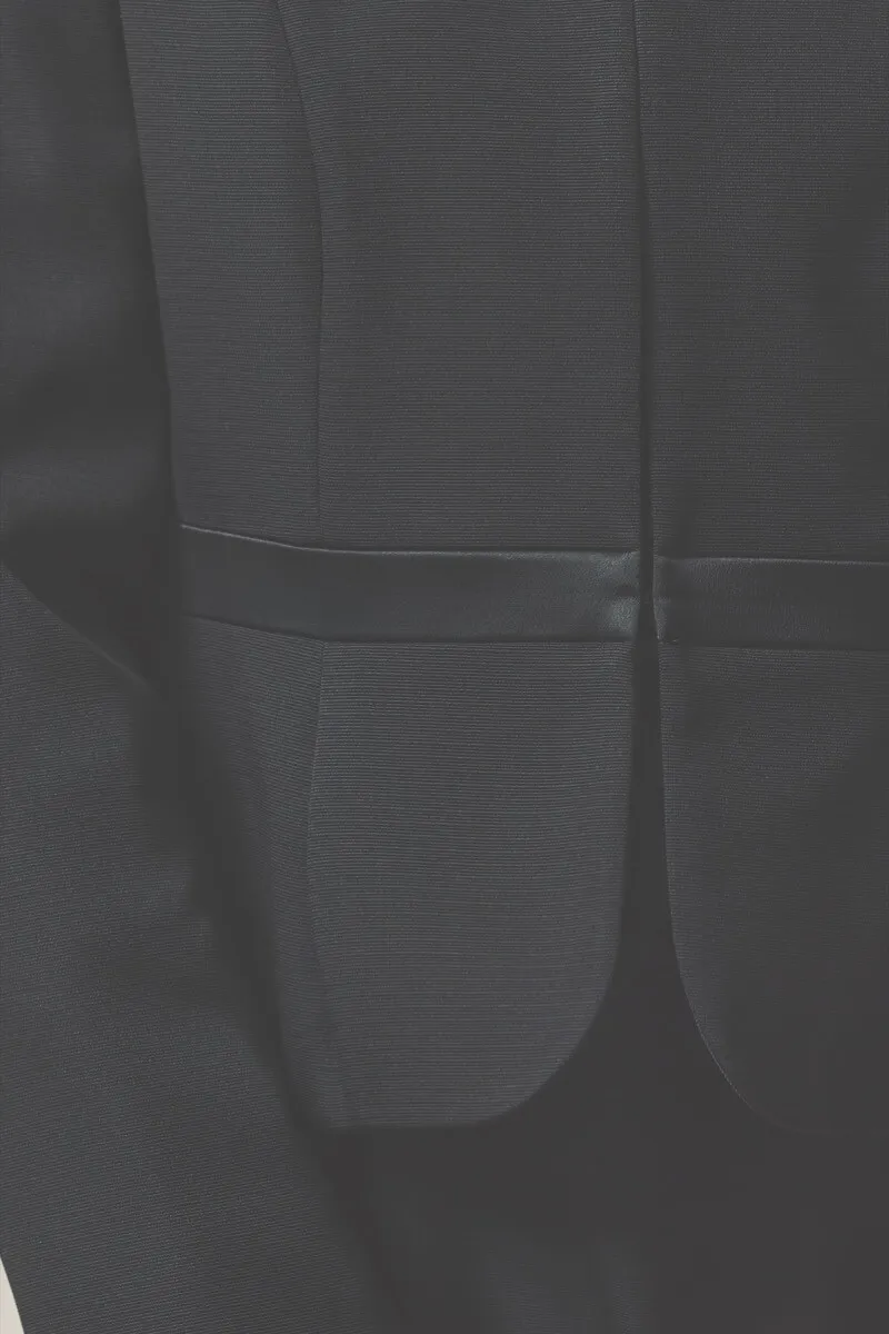 ブラックのフォーマルセレモニースーツセット