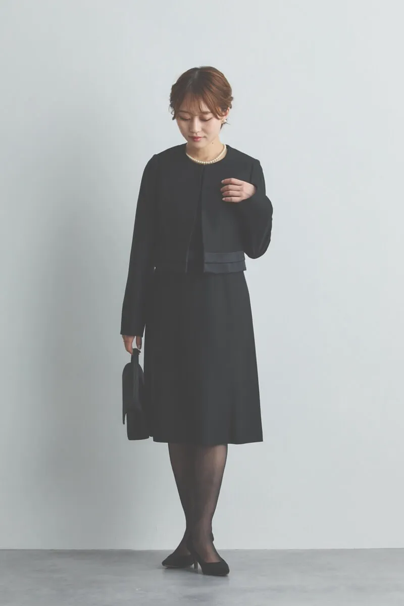 ブラックのエレガントフレア セレモニースーツセット