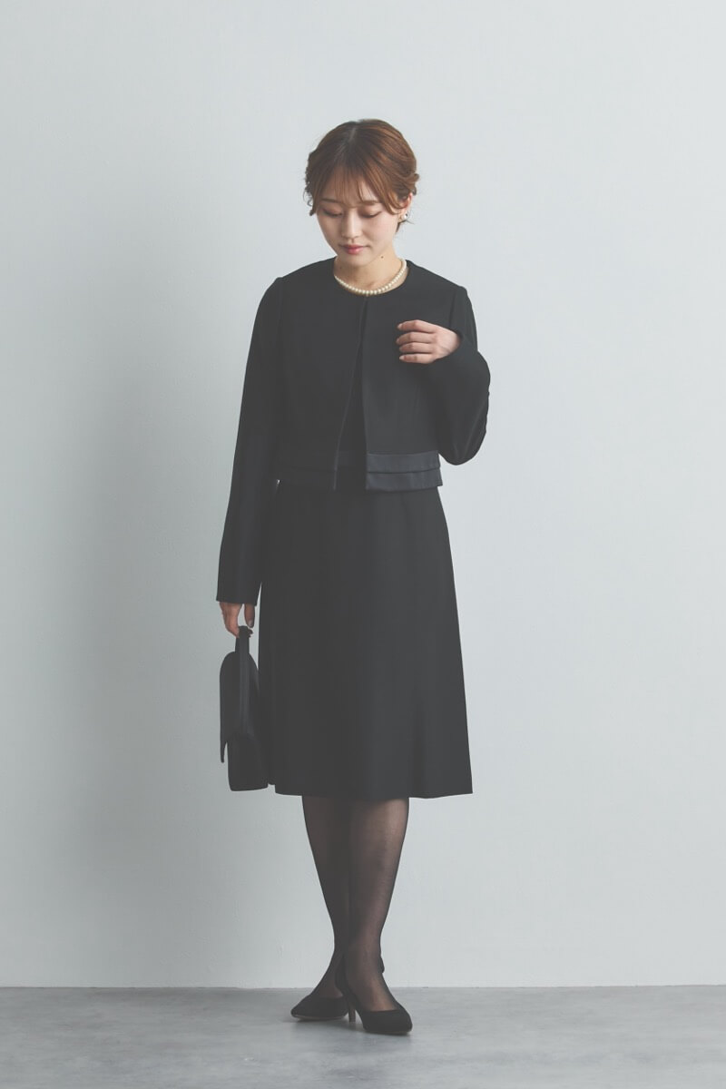 ブラックのエレガントフレア セレモニースーツセット