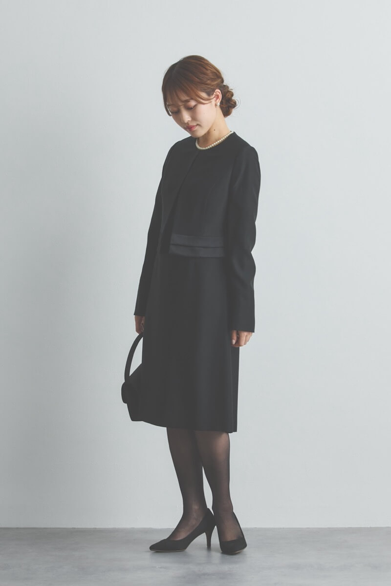 ブラックのエレガントフレア セレモニースーツセット