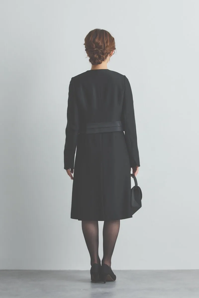 ブラックのエレガントフレア セレモニースーツセット[M] MYTIQUEの