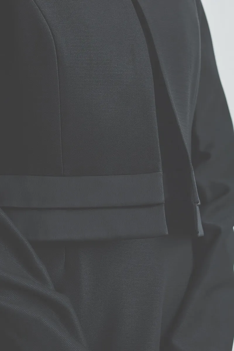 ブラックのエレガントフレア セレモニースーツセット