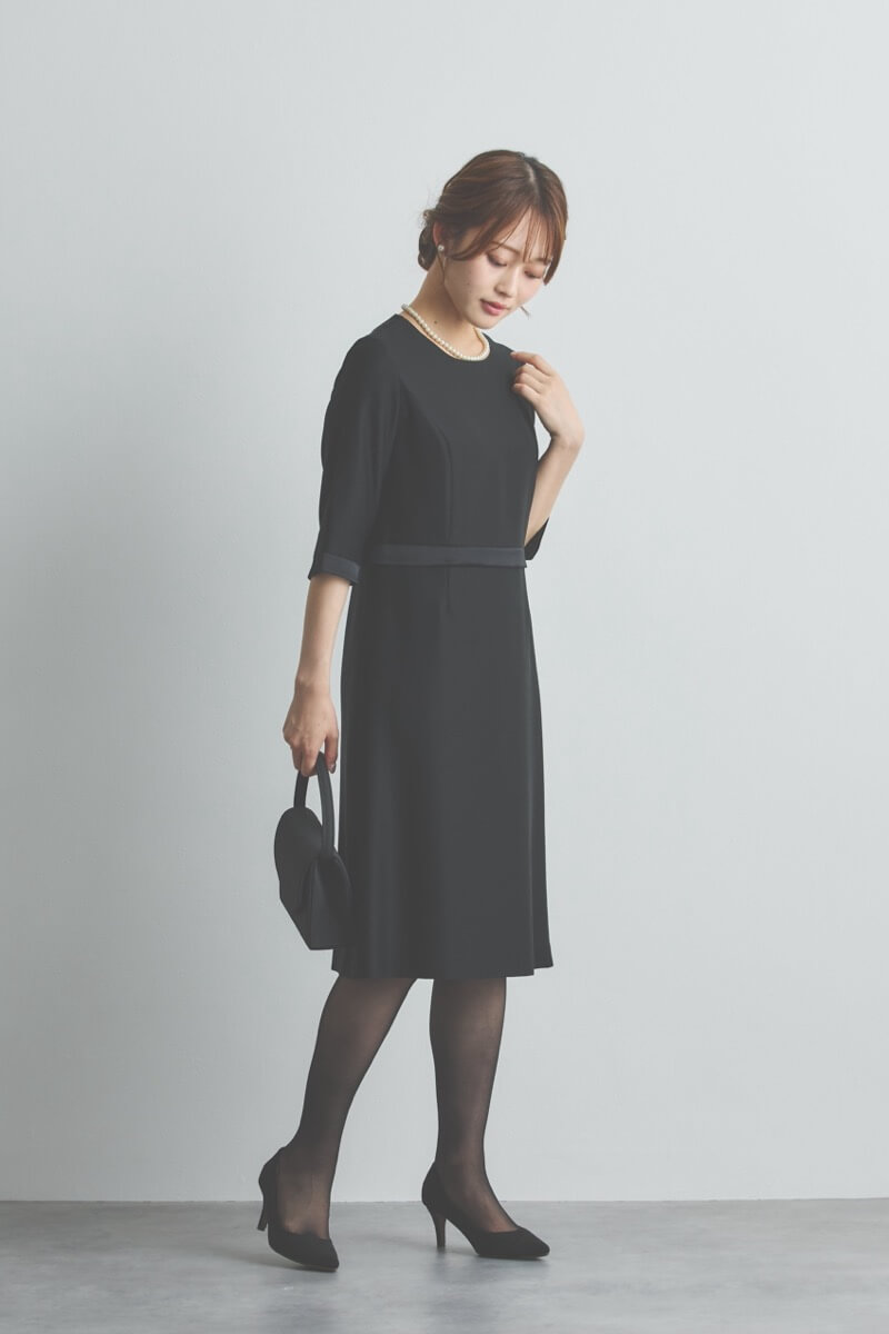 ブラックのエレガントフレア セレモニースーツセット