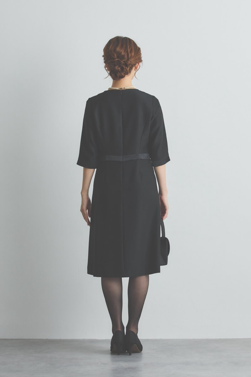 ブラックのエレガントフレア セレモニースーツセット