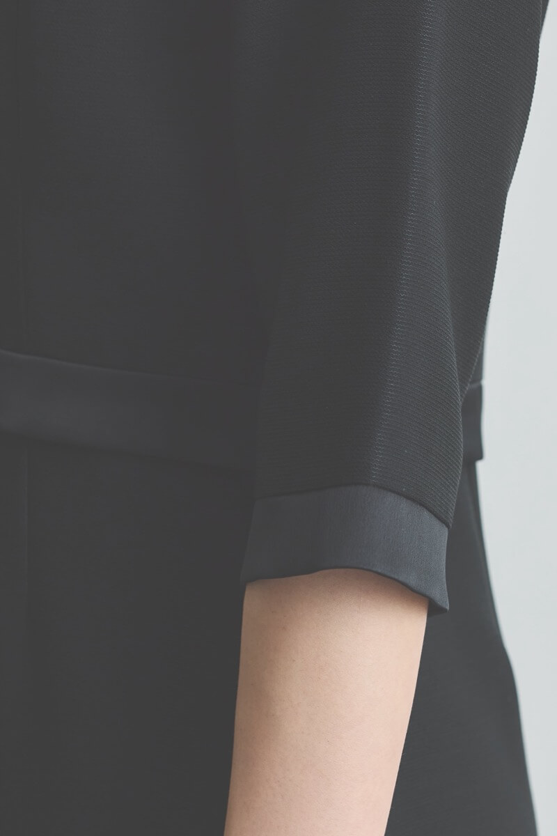 ブラックのエレガントフレア セレモニースーツセット