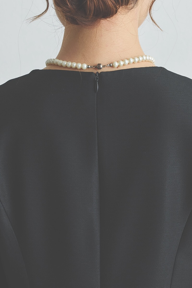 ブラックのエレガントフレア セレモニースーツセット