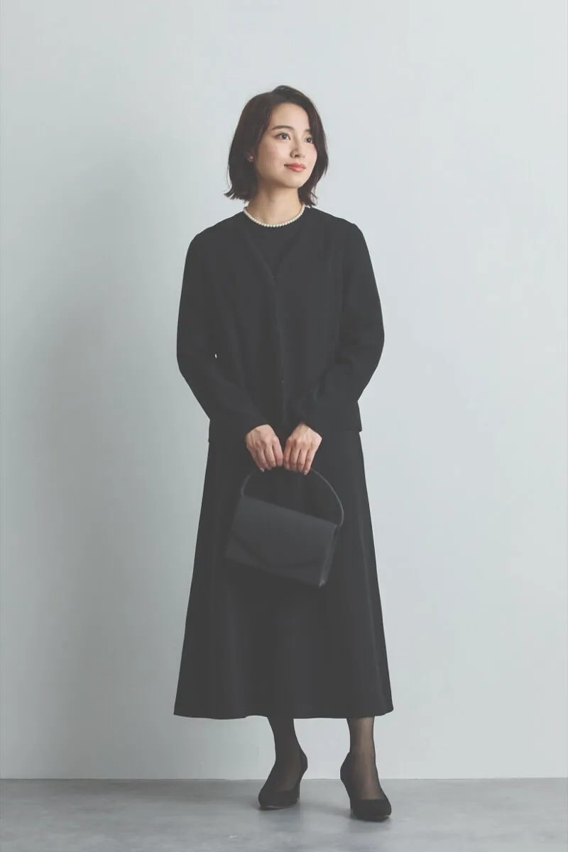 ブラックのタックスリーブノーカラーセレモニースーツセット