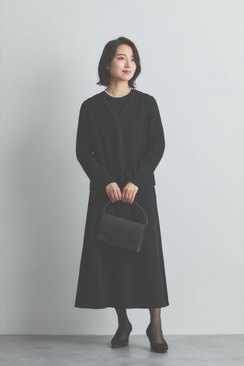 ブラックのタックスリーブノーカラーセレモニースーツセット