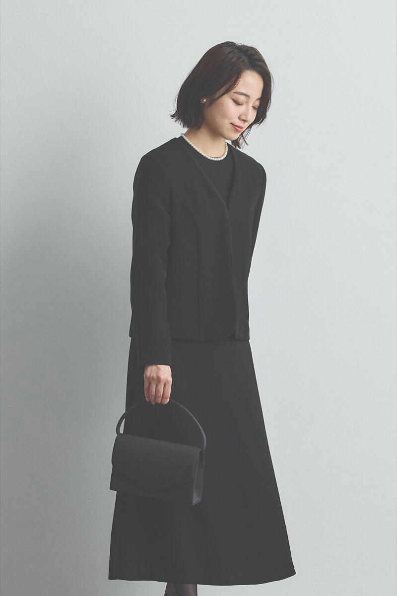 ブラックのタックスリーブノーカラーセレモニースーツセット