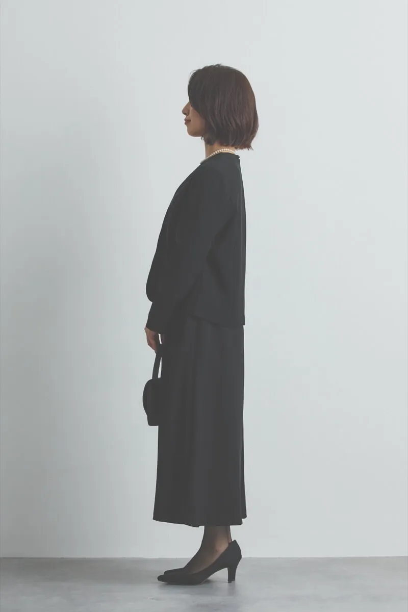 ブラックのタックスリーブノーカラーセレモニースーツセット