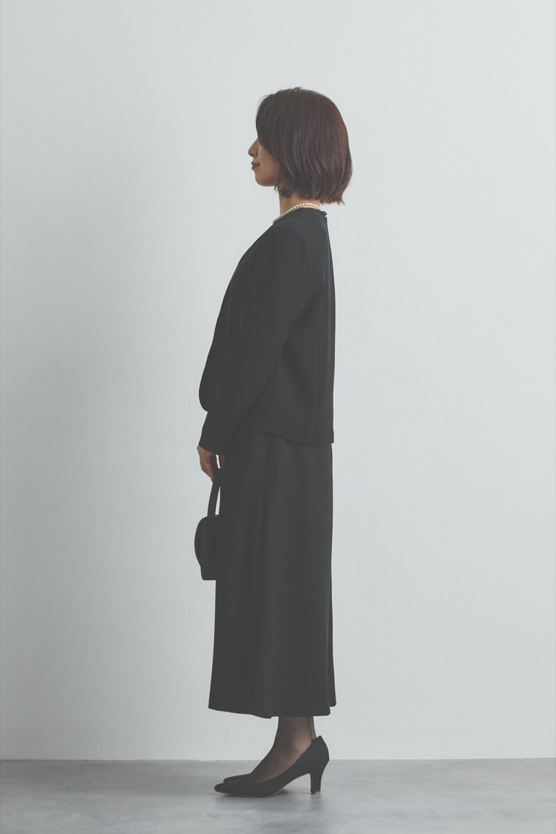 ブラックのタックスリーブノーカラーセレモニースーツセット