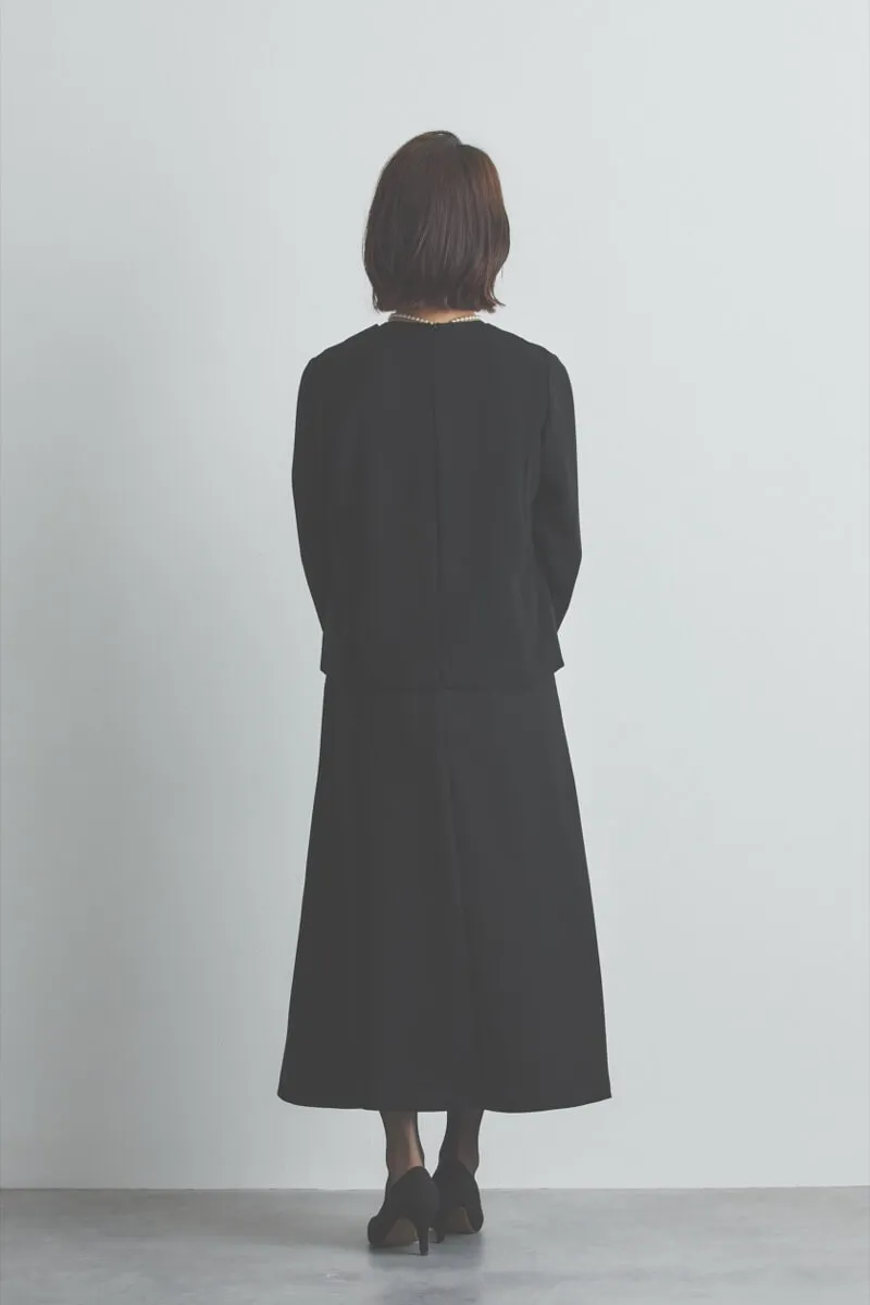 ブラックのタックスリーブノーカラーセレモニースーツセット