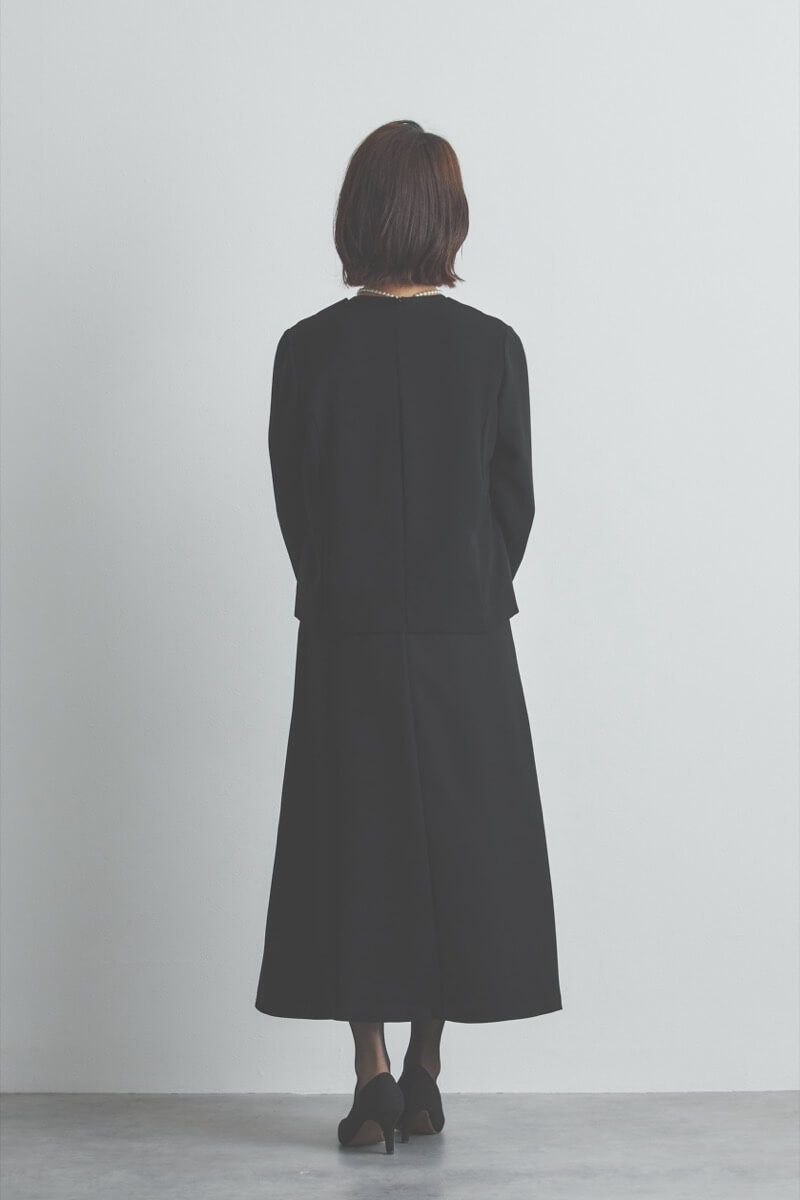 ブラックのタックスリーブノーカラーセレモニースーツセット