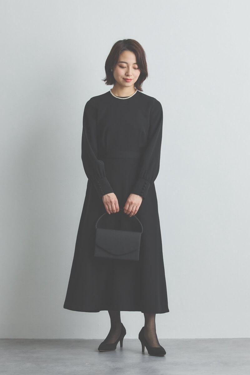 ブラックのタックスリーブノーカラーセレモニースーツセット