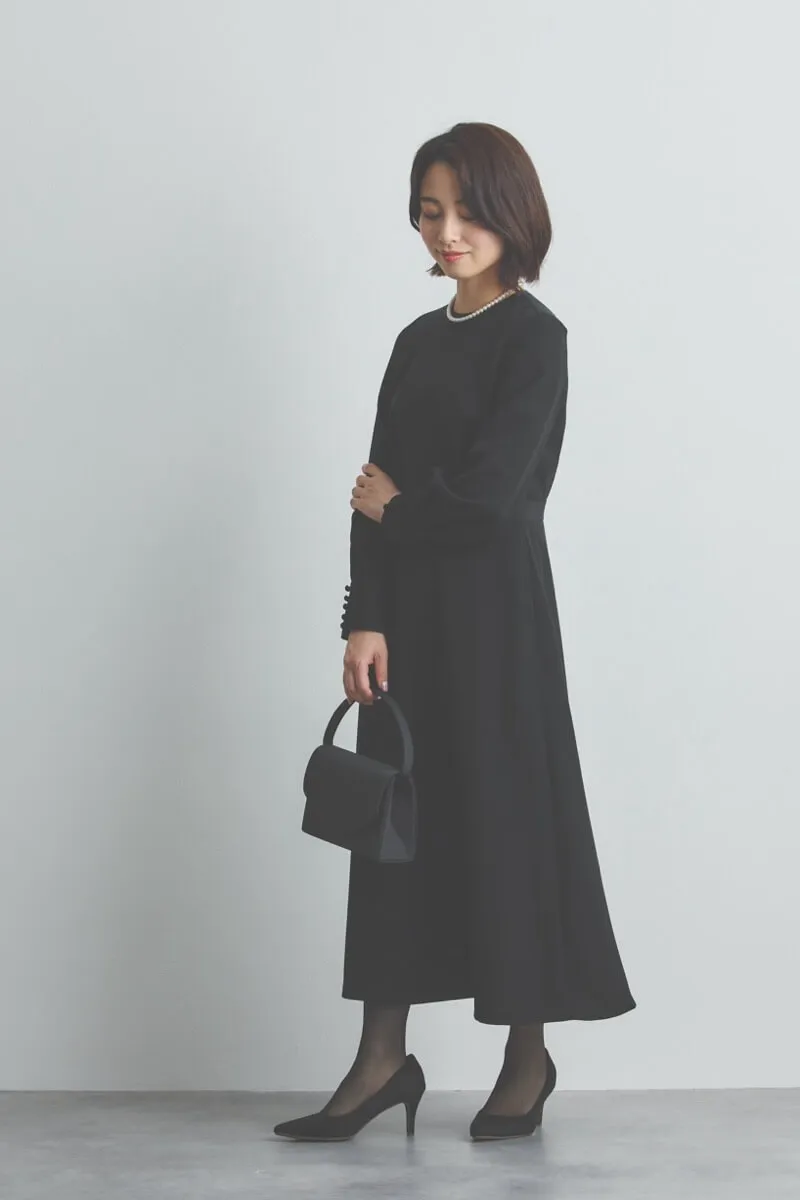 ブラックのタックスリーブノーカラーセレモニースーツセット