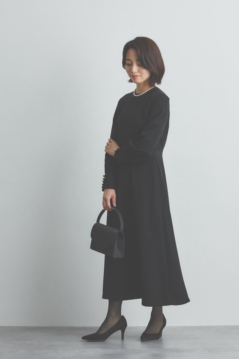 ブラックのタックスリーブノーカラーセレモニースーツセット