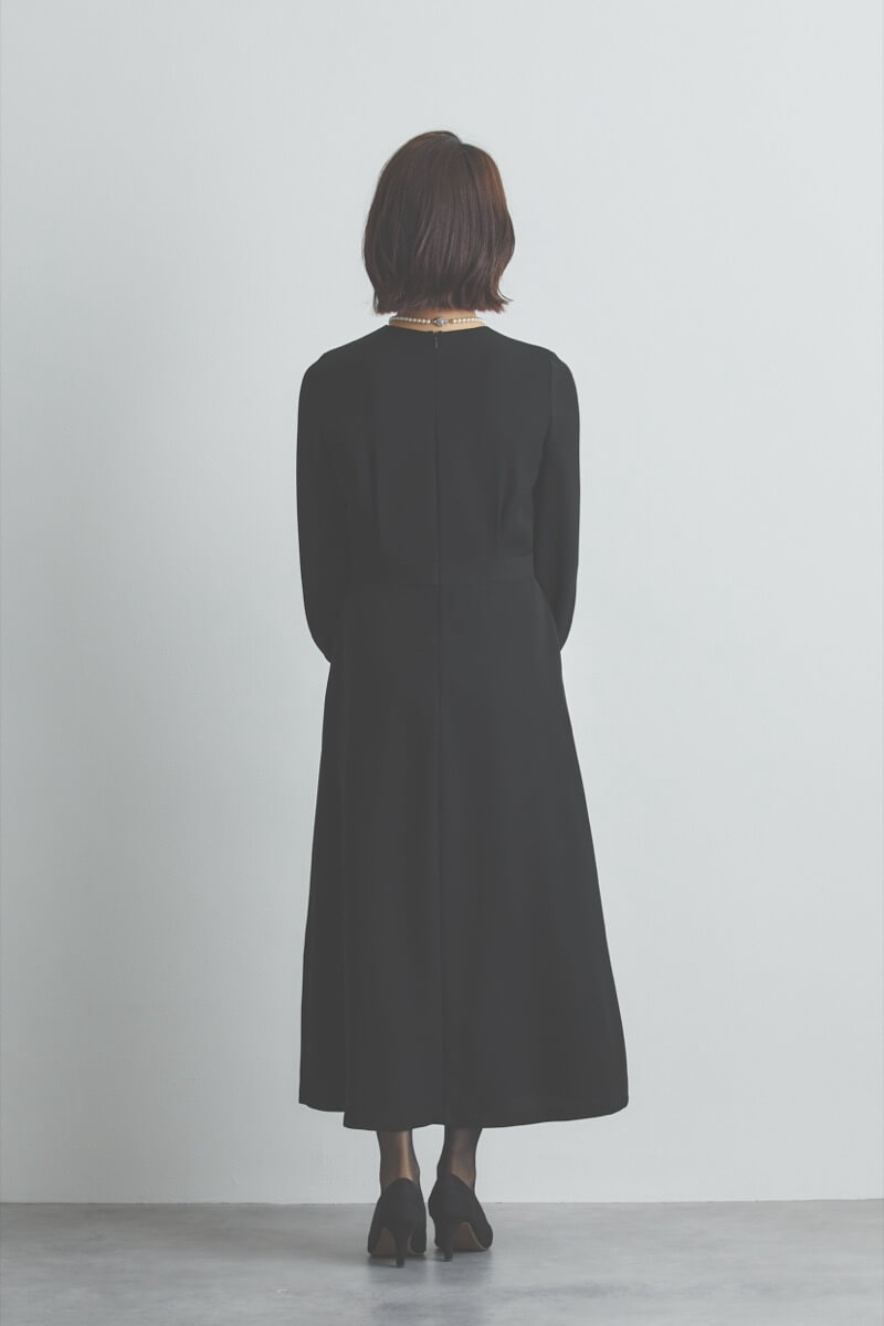 ブラックのタックスリーブノーカラーセレモニースーツセット