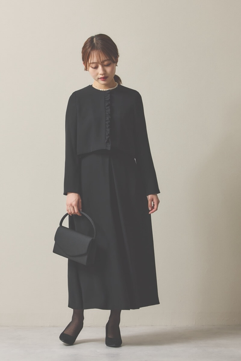 ブラックのフリル付きボレロセレモニースーツセット