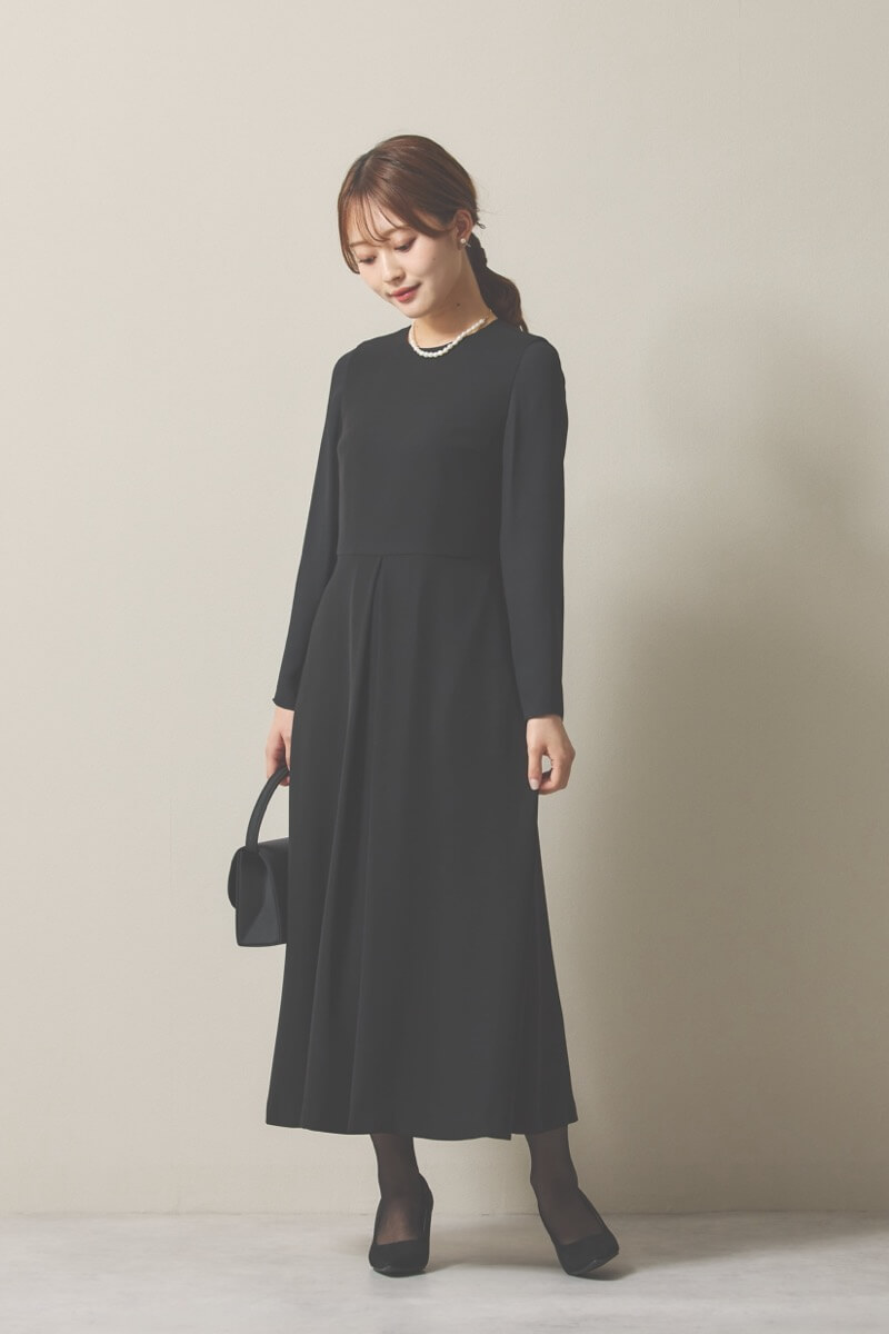 ブラックのフリル付きボレロセレモニースーツセット