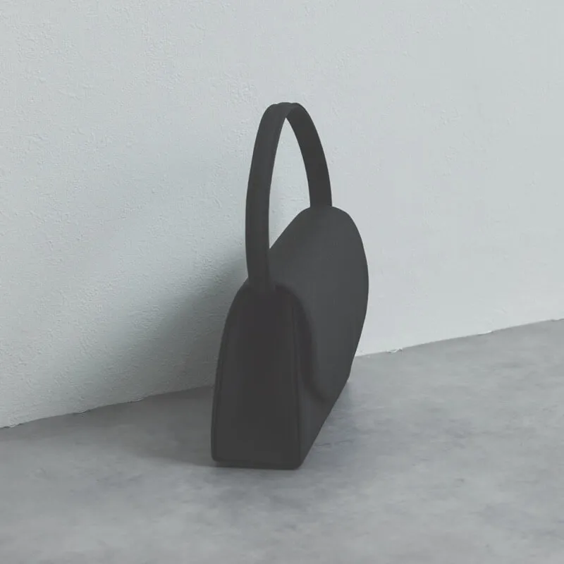 ブラックの2WAYフォーマルバッグ