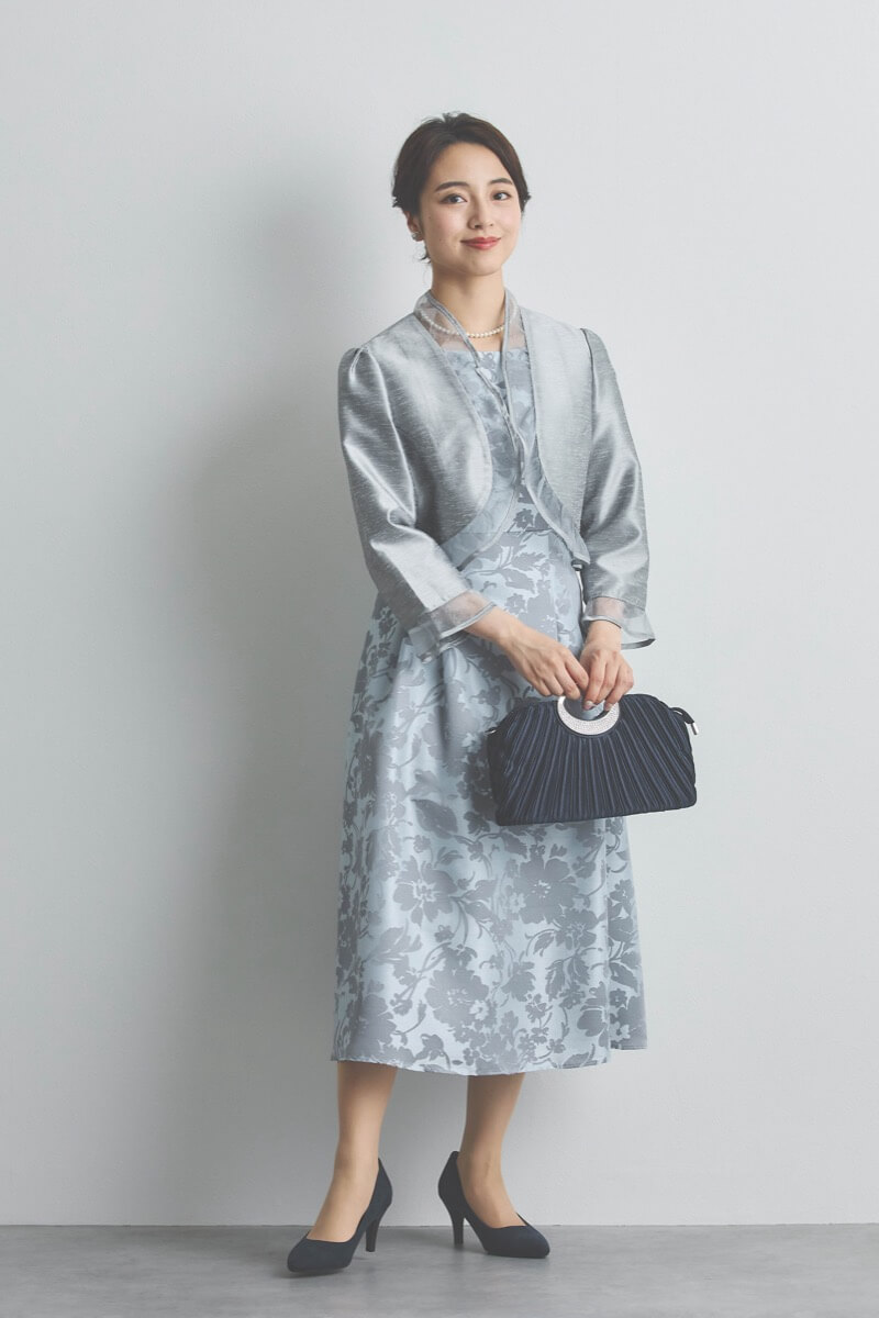 シルバーのシフォンスリーブ花模様ドレス [ 店頭販売価格 42,900円 ]