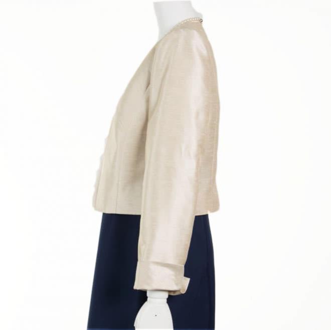 ベージュのシャンタン長袖ボレロ