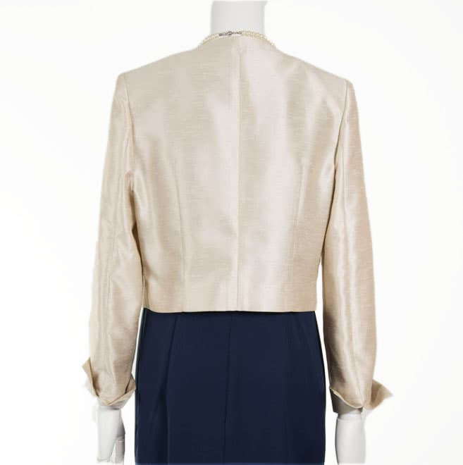 ベージュのシャンタン長袖ボレロ