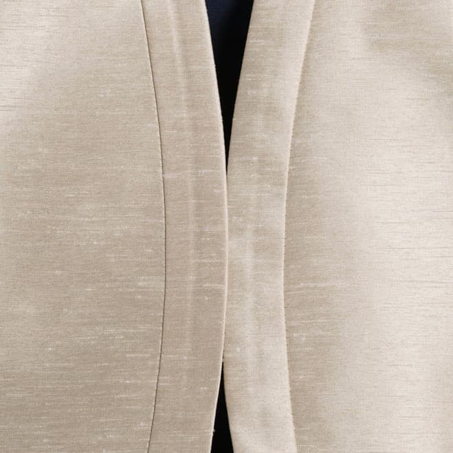 ベージュのシャンタン長袖ボレロ