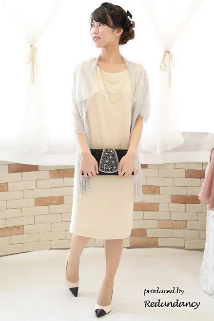 ブラックのパールとビジュー付きバッグ