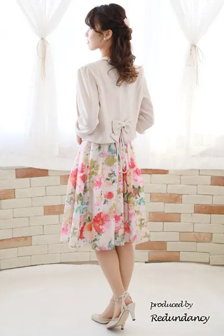 ピンクのカラフルフラワーワイドストラップドレス